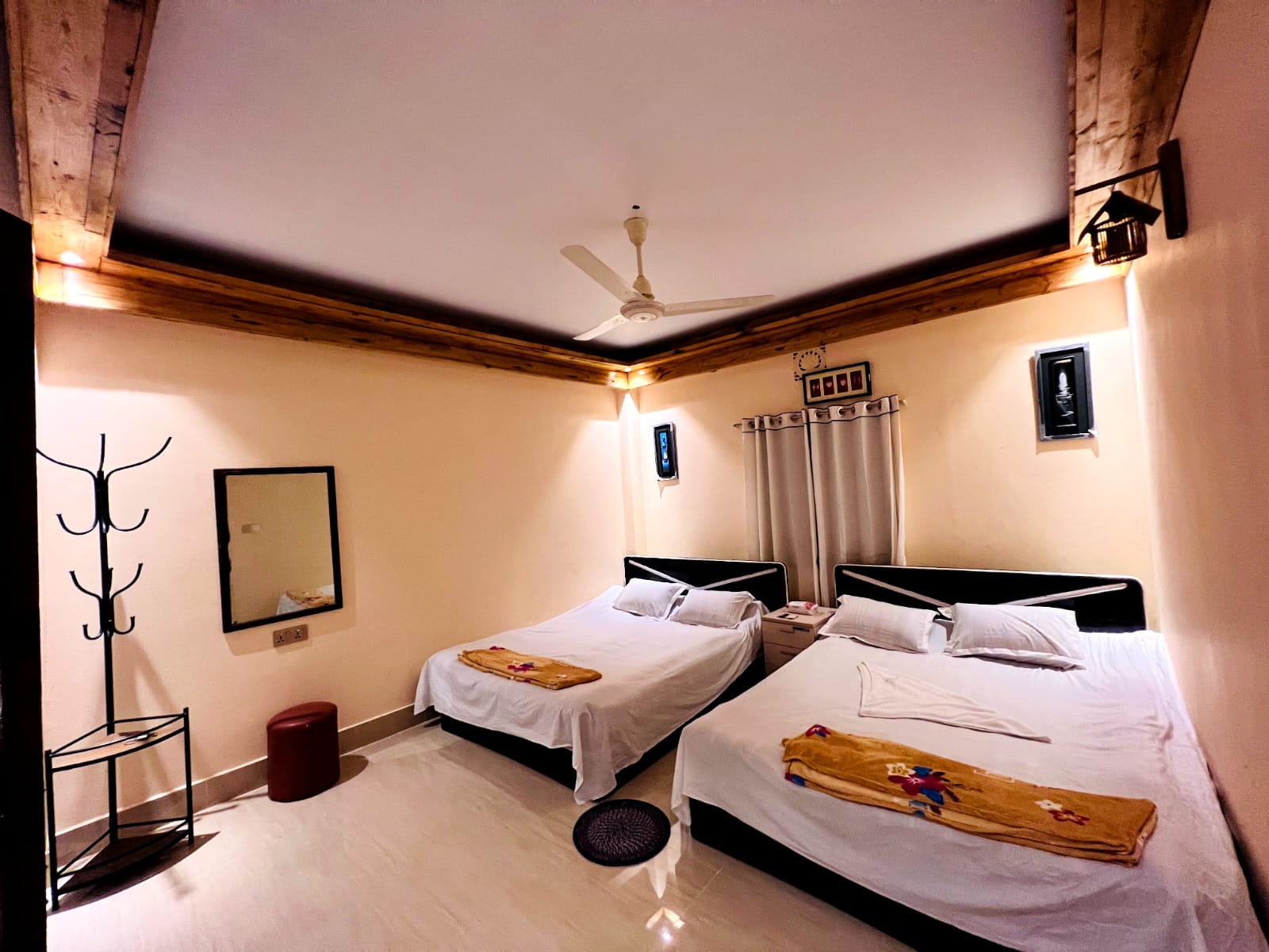 লবস্টার-০৪ Interior